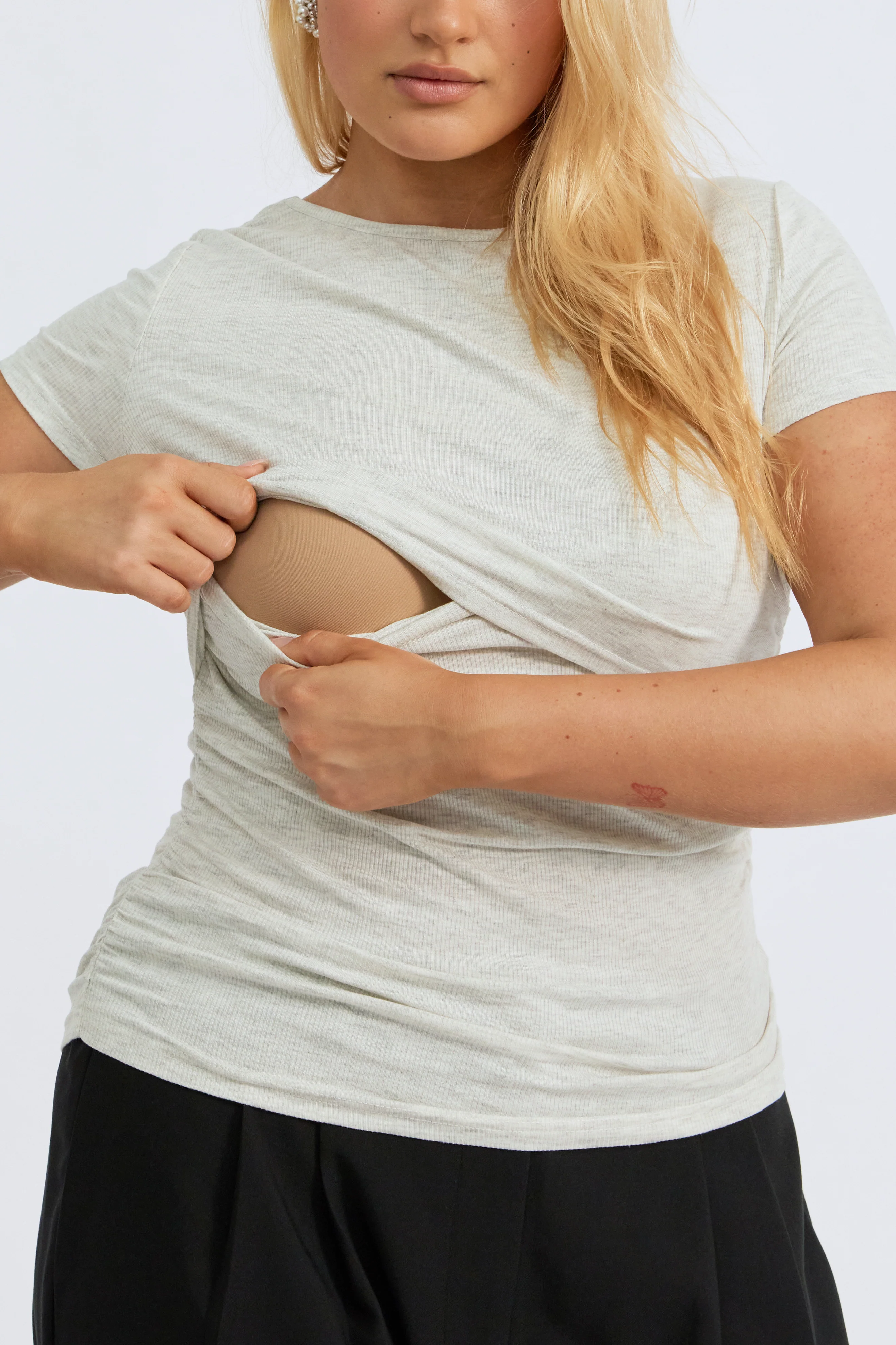 Ari Ribbed Ruched Tee - Grey Marle - Image 4