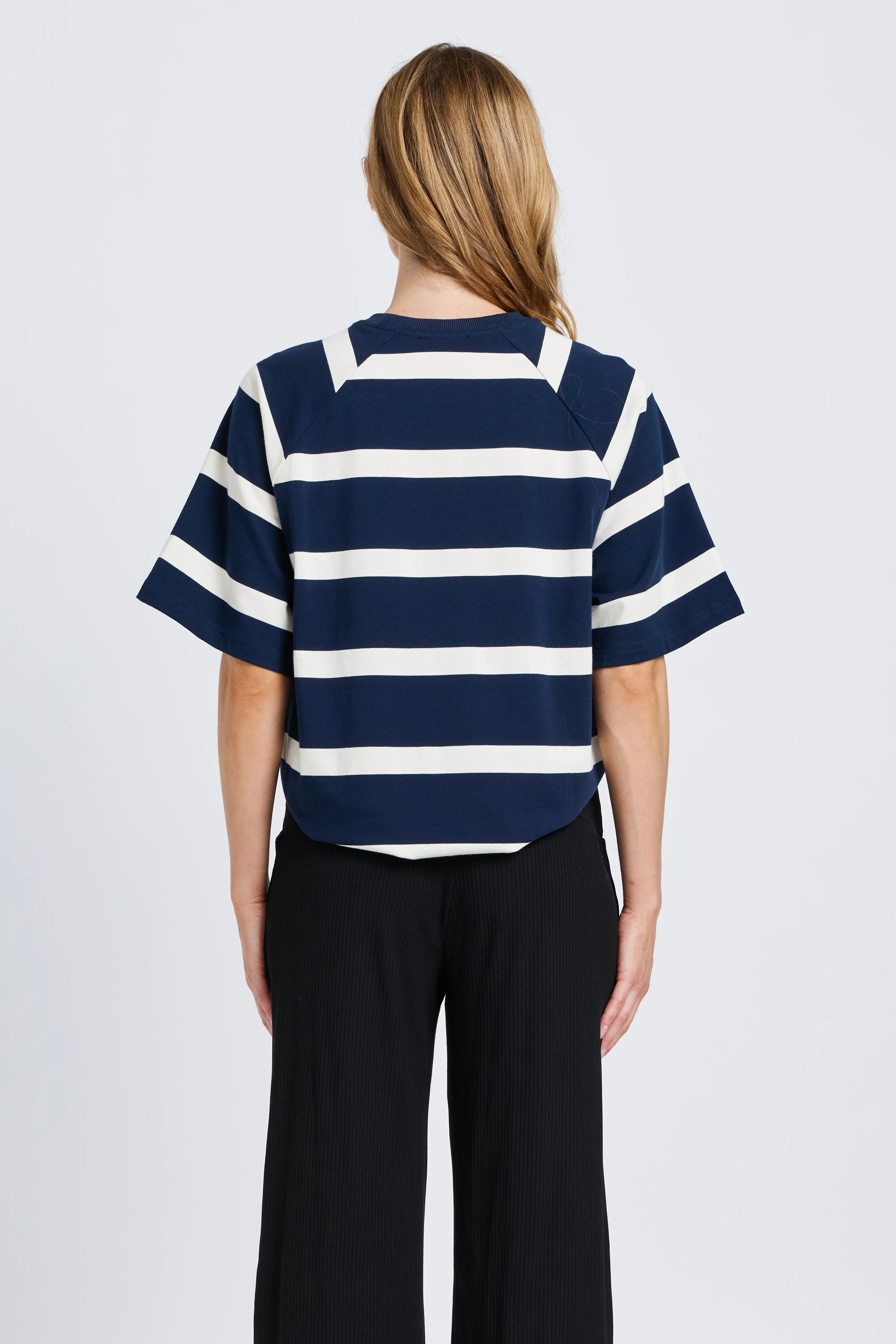 Classique Adjustable-Hem Box-Cut Tee - Navy / White - Image 7