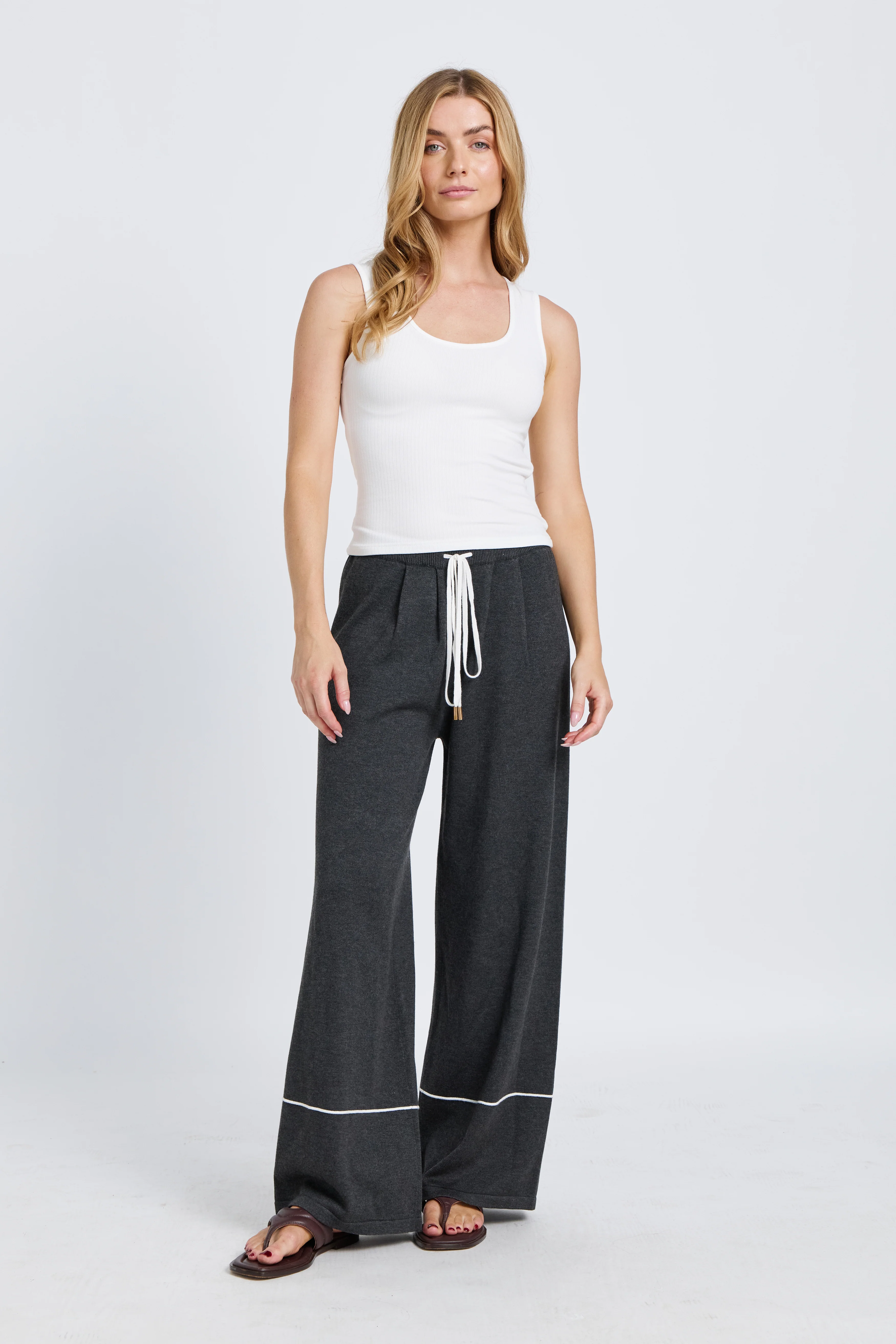 Nina Pleated Knit Pant - Charcoal / White