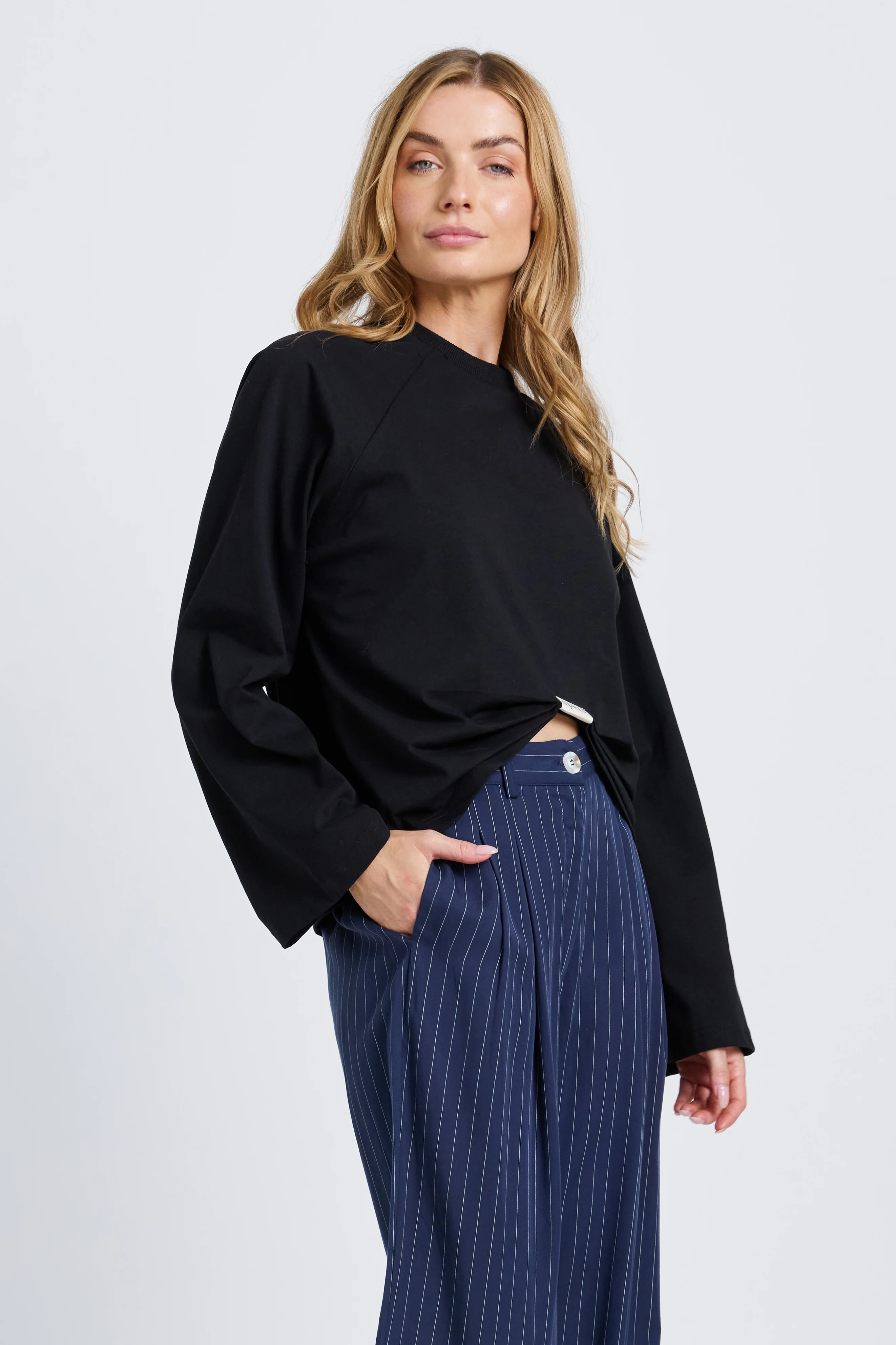 Sammi Ruched Long Sleeve Box-Cut Top - Black - Image 4